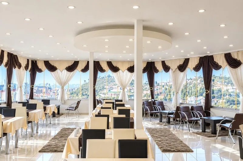 Ayyıldız Otel üst kat salonu