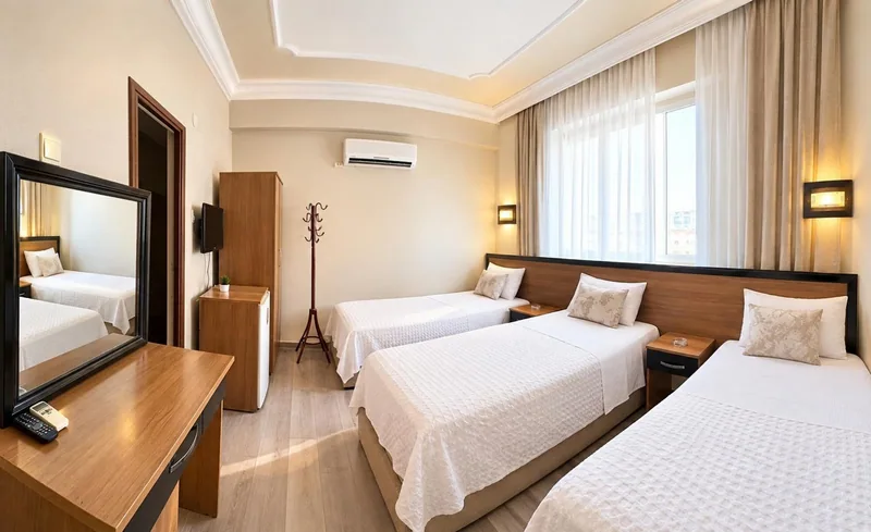 Ayyıldız Otel üç kişilik oda